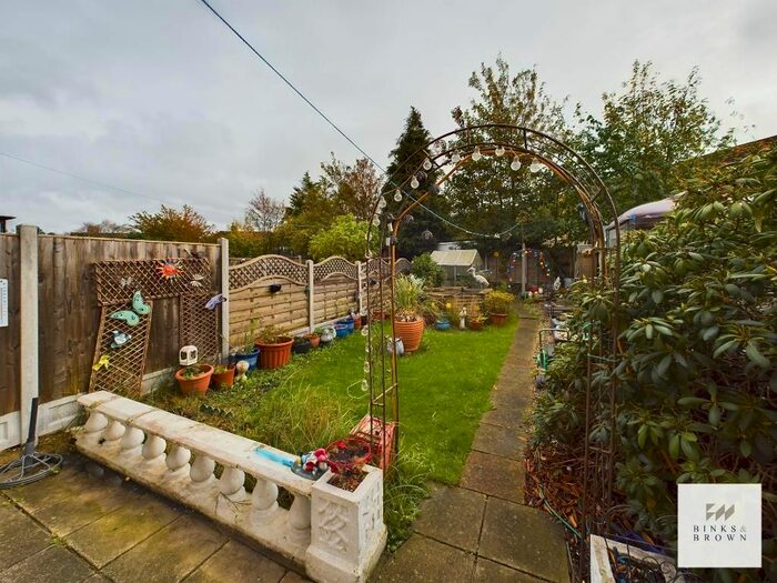 2 Bedroom Terraced House For Sale In Dagenham Avenue, Dagenham, Essex, RM9
