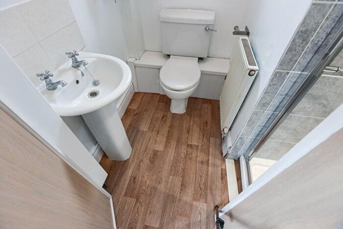 1 Bedroom End Of Terrace House For Sale In North Street, Yeadon, LS19