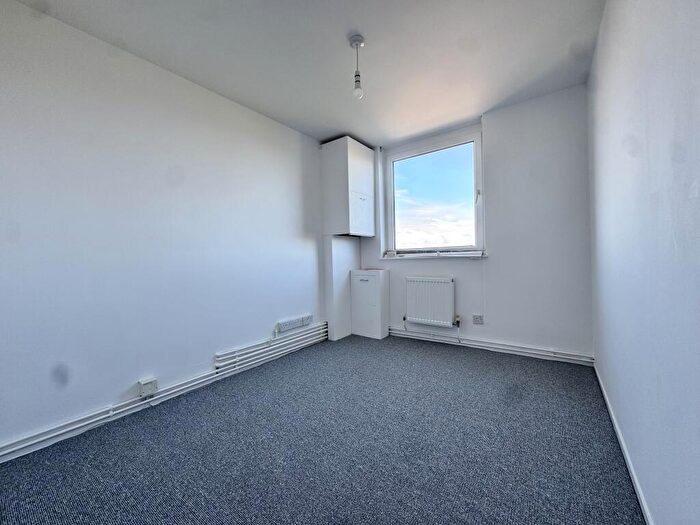 2 Bedroom Apartment To Rent In Furze Hill House, Brighton, BN3