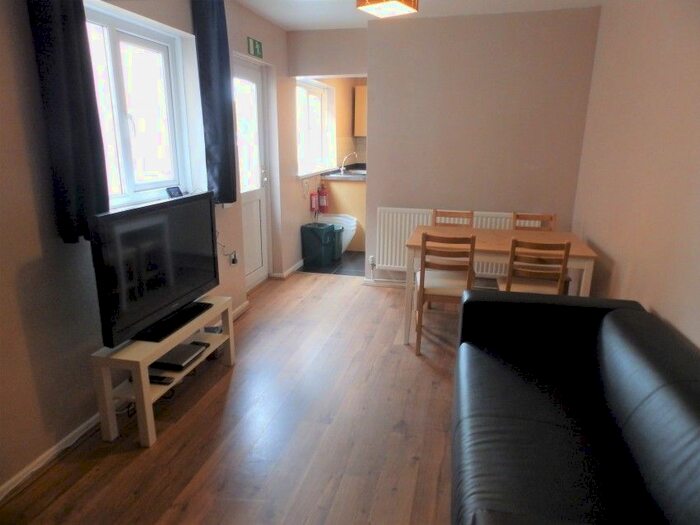 5 Bedroom Terraced House To Rent In Malvern Terrace, Swansea, SA2