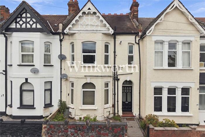 2 Bedroom Apartment To Rent In Tottenhall Road, London, N13