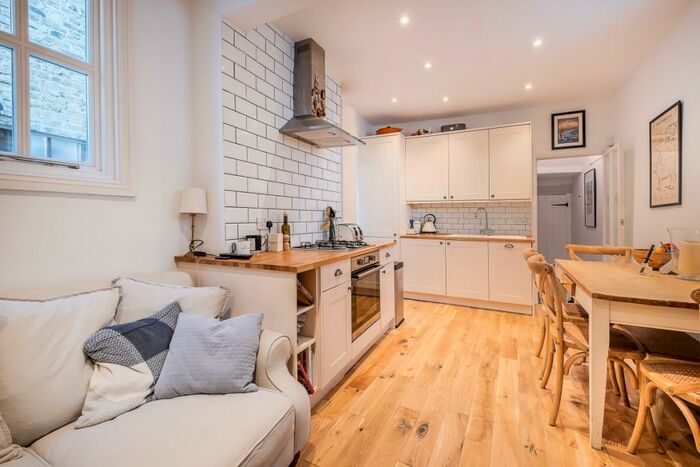 2 Bedroom Flat To Rent In Radbourne Road, SW12