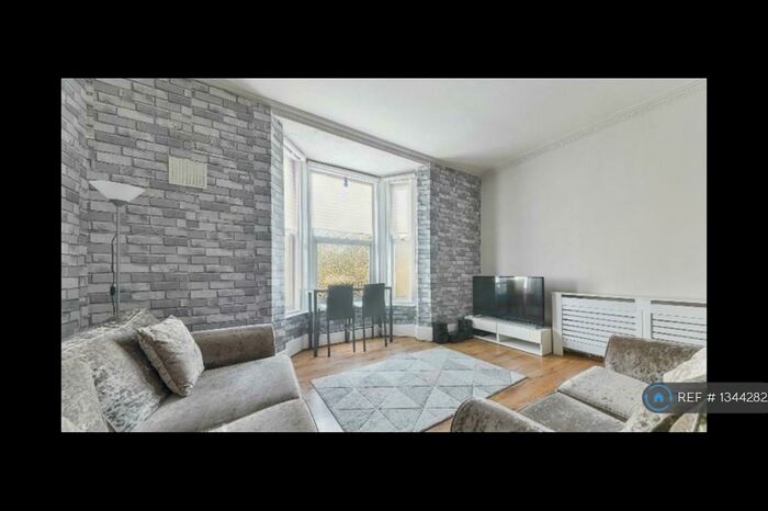 2 Bedroom Flat To Rent In Waddon New Road, Croydon, CR0