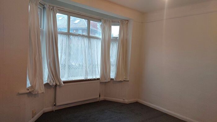 1 Bedroom Maisonette To Rent In Abercorn Close, Mill Hill, NW7
