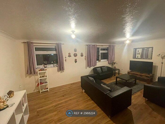 2 Bedroom Flat To Rent In Touchwood Hall Close, Solihull, B91