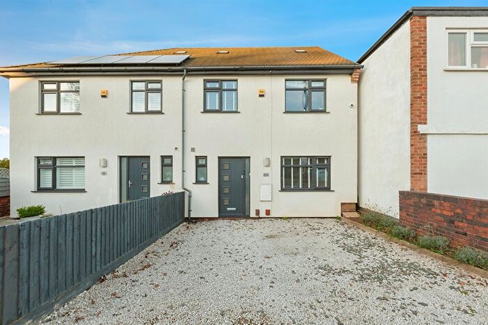 3 Bedroom Semi Detached House For Sale In Grange Drive, Glen Parva, Leicester, LE2