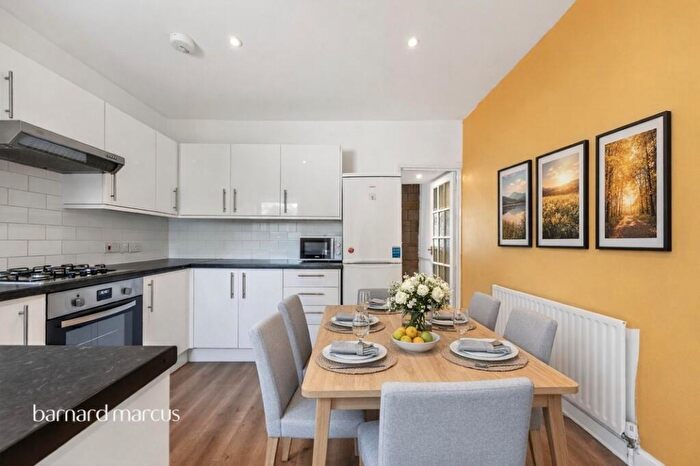 2 Bedroom Semi Detached House For Sale In Warren Road, Croydon, CR0