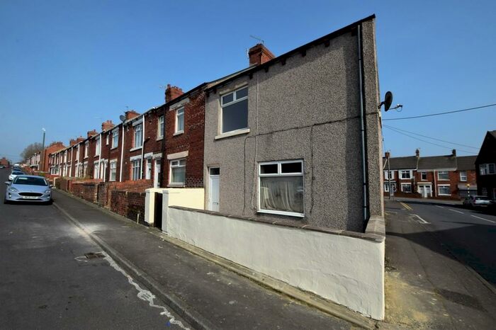 3 Bedroom End Of Terrace House To Rent In School Terrace, South Moor, DH9