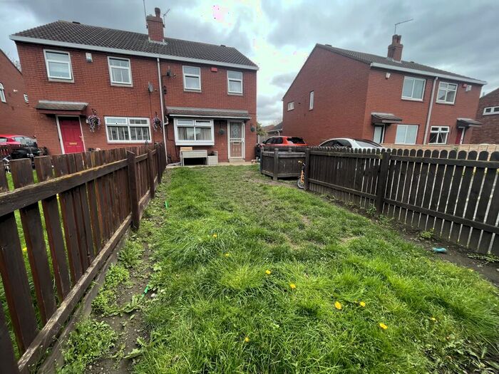 3 Bedroom House To Rent In Spring Close Avenue, Leeds, LS9