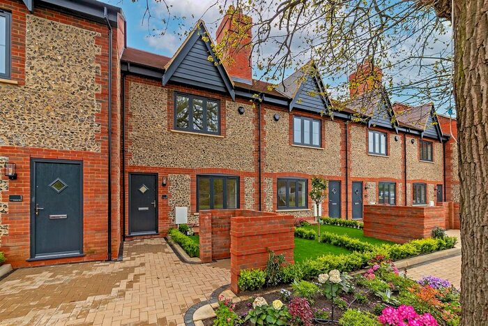 4 Bedroom Terraced House For Sale In Chapel Croft, Chipperfield, WD4