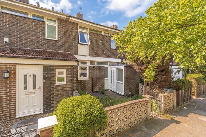 4 Bedroom Semi-Detached House To Rent In Birch Close, London, SE15