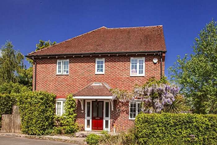 3 Bedroom Semi-Detached House For Sale In Morrison Close, Upper Basildon, RG8