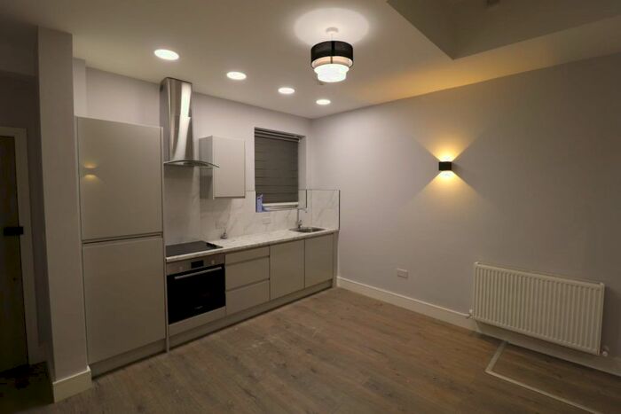 1 Bedroom Flat To Rent In High Road, London, N20