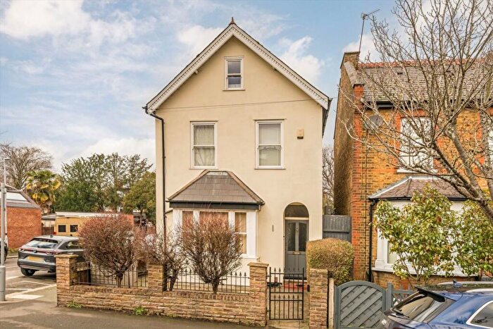 5 Bedroom Detached House For Sale In Ellerton Road, Surbiton, KT6