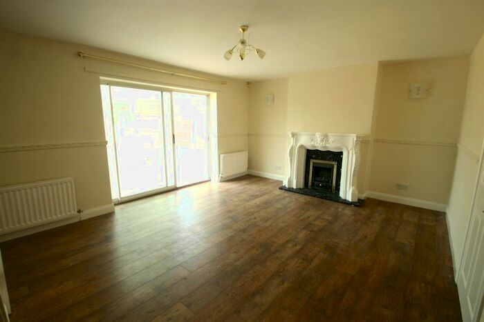 3 Bedroom Semi-Detached House To Rent In Berkshire Close, Westerhope, NE5