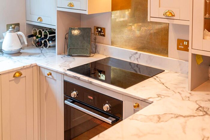 2 Bedroom Flat For Sale In / Ettrickdale Place, Stockbridge, Edinburgh, EH3