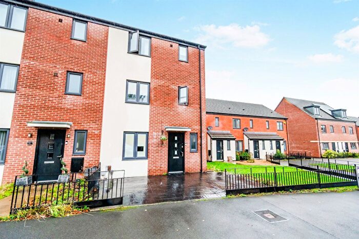 4 Bedroom End Terrace House For Sale In Mayflower Gardens, Akron Gate Oxley, Wolverhampton, WV10