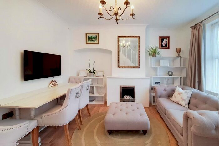 2 Bedroom End Of Terrace House To Rent In Wrenthorpe Road, Bromley, BR1