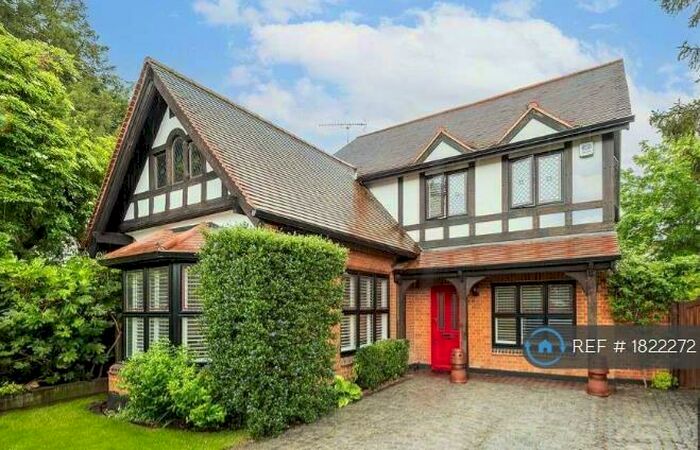 5 Bedroom Detached House To Rent In High Road, Loughton, IG10