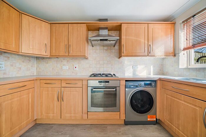 3 Bedroom Semi-Detached House To Rent In Claremont Crescent, Newbury, RG14