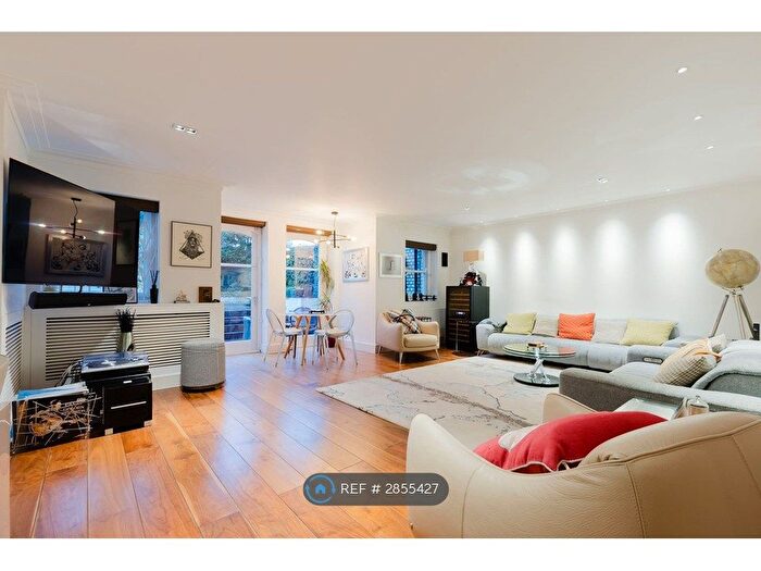 3 Bedroom Flat To Rent In Rosslyn Hill, London, NW3