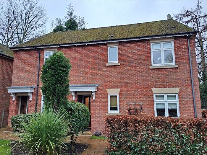 2 Bedroom Flat For Sale In - Thornhill Road, Streetly, Sutton Coldfield, B74