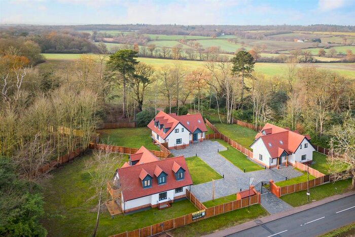 4 Bedroom Detached House For Sale In Woodhill, Brookmans Park, Hatfield, AL9