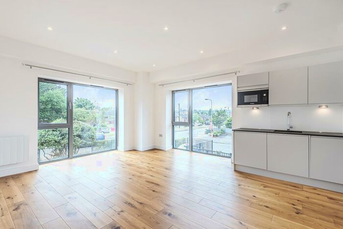 2 Bedroom Apartment To Rent In Newtown Road, Henley, RG9