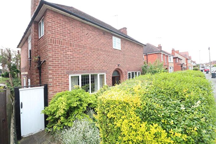 4 Bedroom Detached House For Sale In Park Avenue, Rushden, NN10