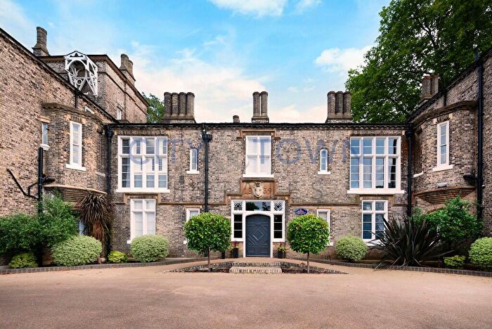 2 Bedroom Maisonette To Rent In Simmons Lane, London, E4