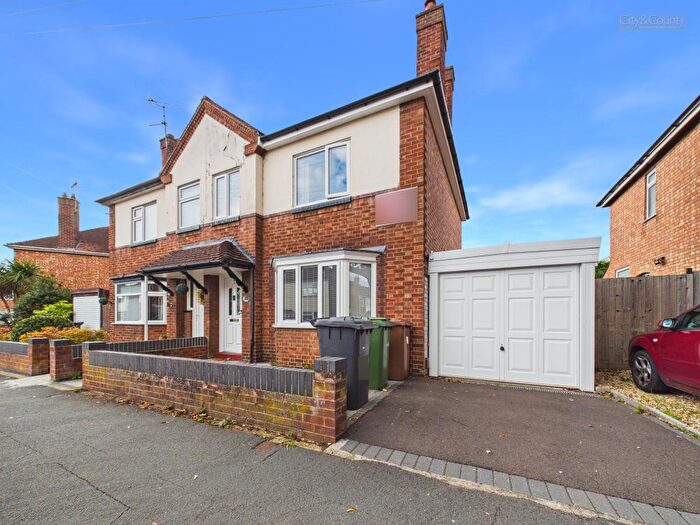 3 Bedroom Semi-Detached House For Sale In Fane Road, Peterborough, PE4