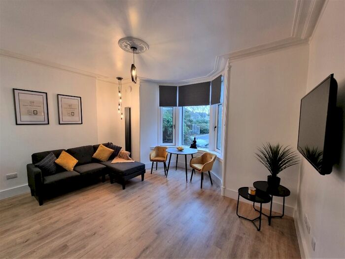 2 Bedroom Flat To Rent In Hilton Place, Hilton, Aberdeen, AB24