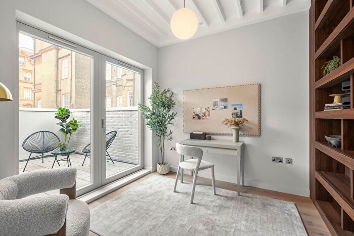 4 Bedroom Terraced House For Sale In Dilke Street, London, SW3