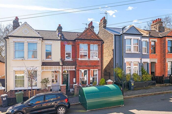 2 Bedroom Flat For Sale In Dassett Road, London, SE27
