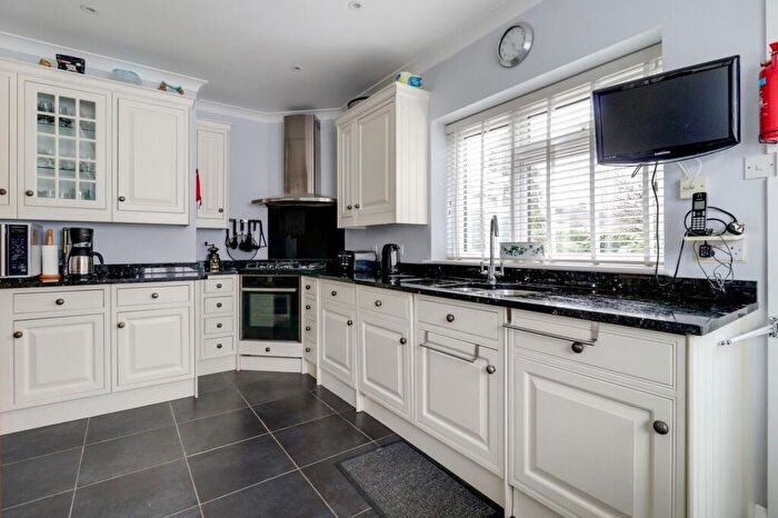 2 Bedroom Detached Bungalow To Rent In Oaken Drive, Claygate, KT10