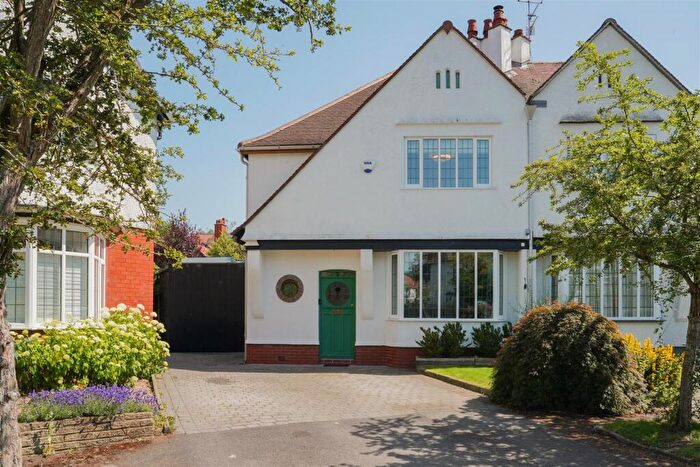 4 Bedroom Semi-Detached House For Sale In The Thorns, Chorltonville, M21