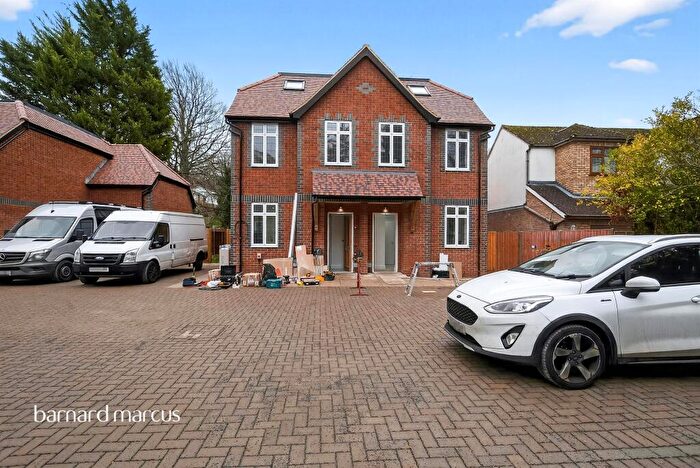 3 Bedroom End Of Terrace House For Sale In Kingswood Way, South Croydon, CR2