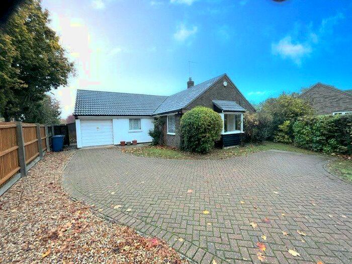 3 Bedroom Detached Bungalow To Rent In Glebe Road, Hemingford Grey, Huntingdon, Cambridgeshire, PE28