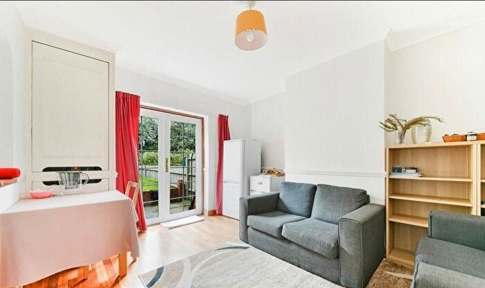 4 Bedroom Terraced House To Rent In Fitzneal Street, East Acton, London, W12