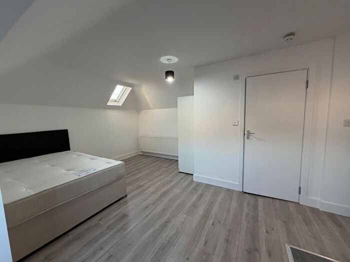 Studio To Rent In Hibernia Road, Hounslow, TW3