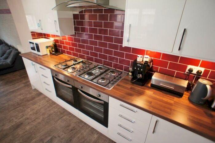 7 Bedroom House To Rent In Bangor Street, Roath, CF24