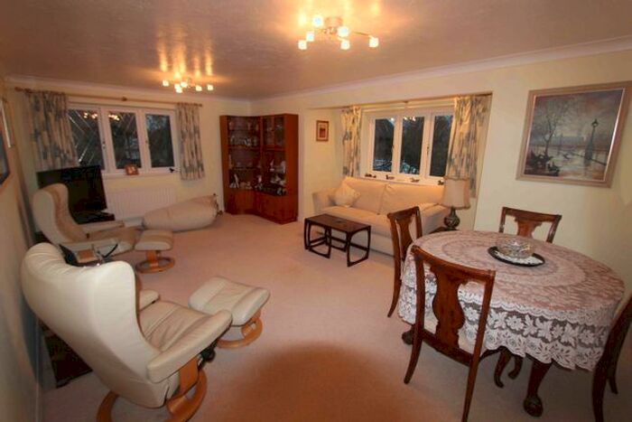 2 Bedroom Flat To Rent In Newton Court, Old Windsor, Windsor, SL4