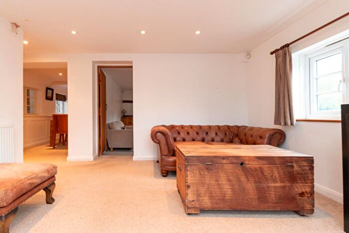 3 Bedroom Semi-Detached House For Sale In Welwyn, Hertfordshire, AL6