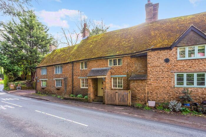 2 Bedroom Cottage For Sale In Main Road, Wardington, OX17