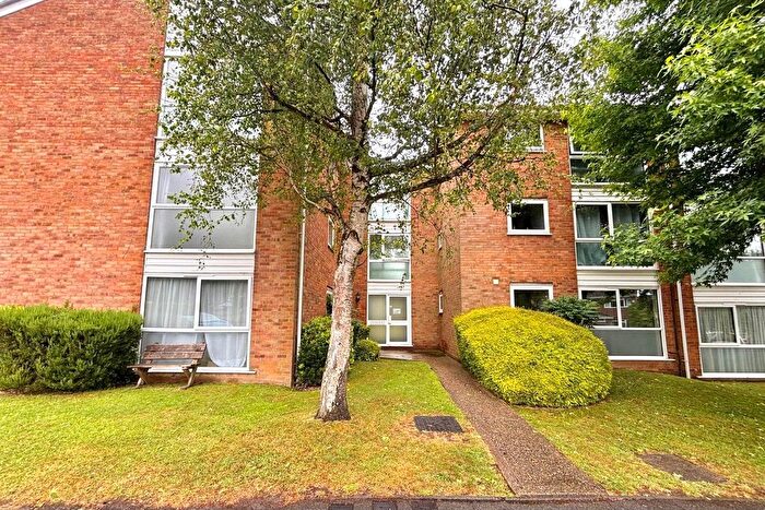 2 Bedroom Flat To Rent In Fairview Gardens, Farnham, Surrey, GU9