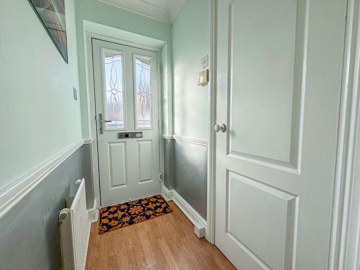 3 Bedroom Detached House For Sale In Falcon Close, Rayleigh, SS6