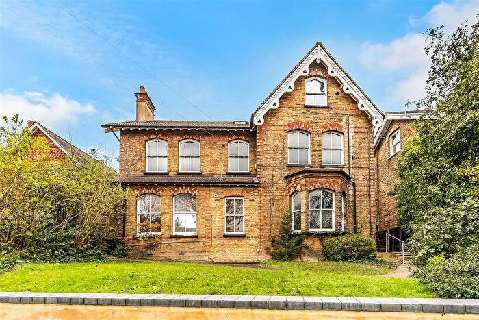 2 Bedroom Flat For Sale In Park Hill Close, Carshalton Beeches, SM5