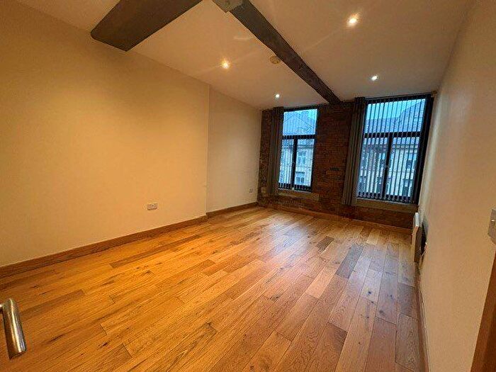 1 Bedroom Flat To Rent In Broad Street, Bradford, West Yorkshire, BD1