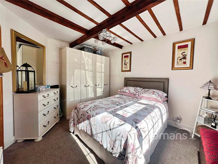 2 Bedroom Bungalow For Sale In Kings Avenue, Tongham, Farnham, GU10
