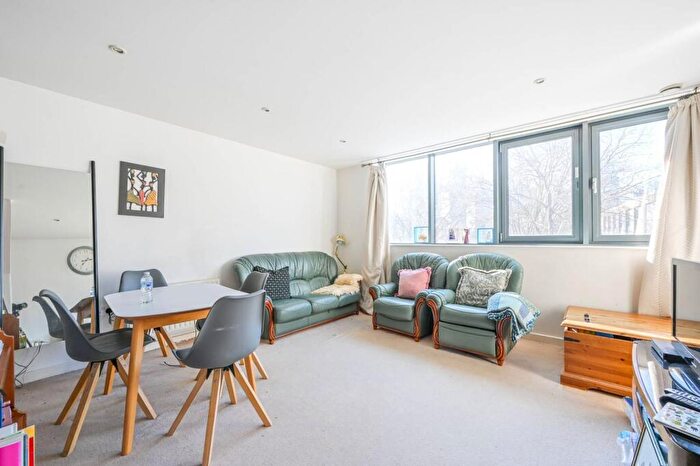 1 Bedroom Flat For Sale In East India Dock Road, , Docklands, London, E14
